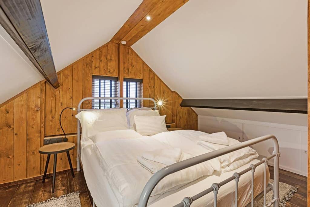 Uniek Houten Huis Nabij Bos En Plassen Hollandsche Rading 外观 照片
